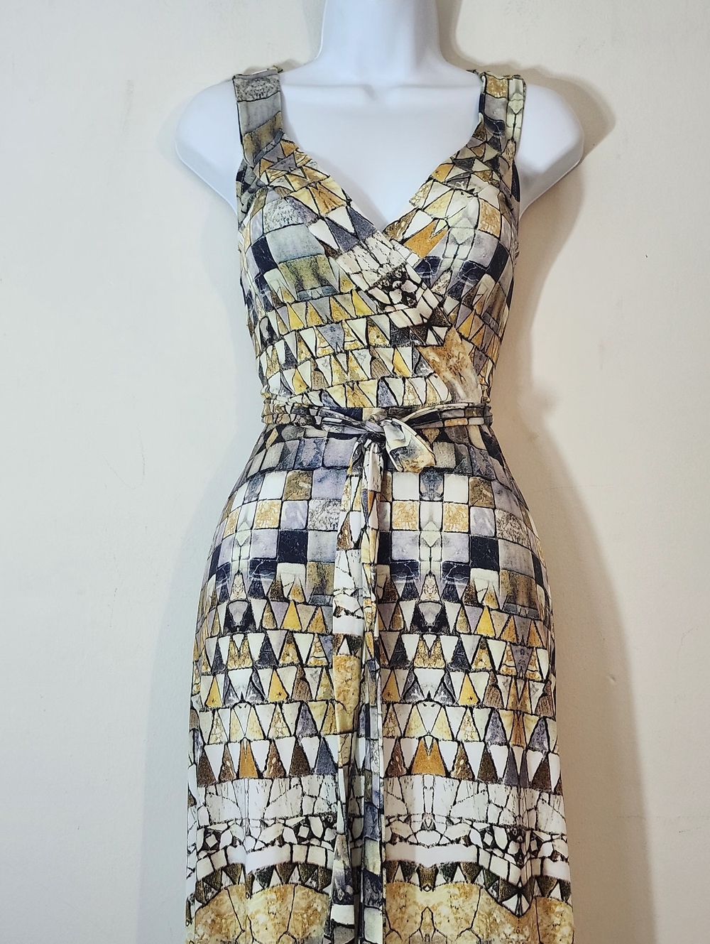 Olivia Matthews Geometric Print Maxi Dress Size: M  Color: Black, Gold, White